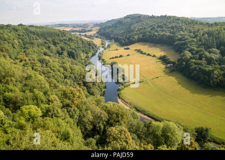 Ein Blick über den Fluss Wye an Symonds Yat Rock, Herefordshire, England, UK. Stockfoto