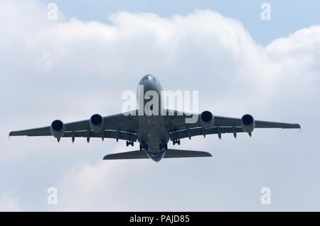 Flypast am 2005 Paris AirShow, Salon-du-Lac du Bourget Stockfoto