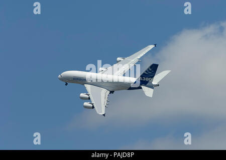 Flypast am 2005 Paris AirShow, Salon-du-Lac du Bourget Stockfoto