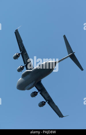 Flypast 437th AW an den 2005 Paris AirShow, Salon-du-Lac du Bourget Stockfoto