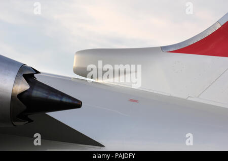 Schwanz und Motor Auspuff auf der Northwest Airlink - mesaba Airlines, USA Bombardier CRJ-900 der nächsten Generation in der statischen - Anzeige an der Pariser geparkten Stockfoto