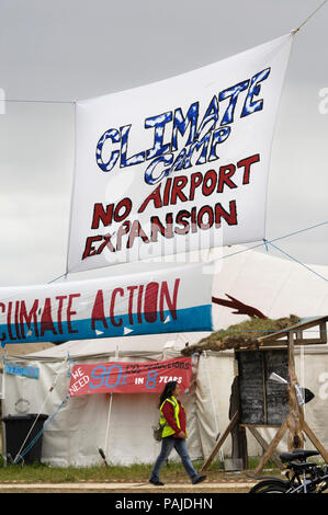 Ein Banner "Nein zum Flughafenausbau' an der 'Camp für Klimaschutz 2007" Protest gegen den Flughafen Heathrow als wichtige Quelle von CO2, Dm Stockfoto