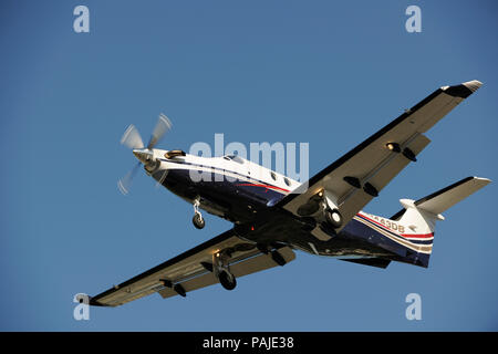 Pilatus PC-12 auf Final-Ansatz Stockfoto