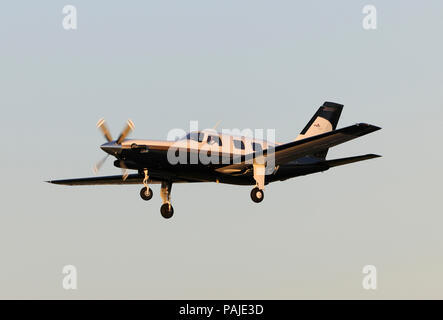 Piper PA -46-310 P Malibu auf Final-Ansatz Stockfoto