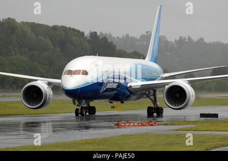 Die erste Boeing 787-8 Dreamliner Prototyp Rollens Stockfoto