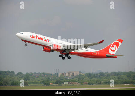 Air Berlin Airbus A330-200 starten Stockfoto