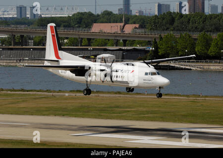 CityJet Fokker F-50 Rollen in London City Stockfoto