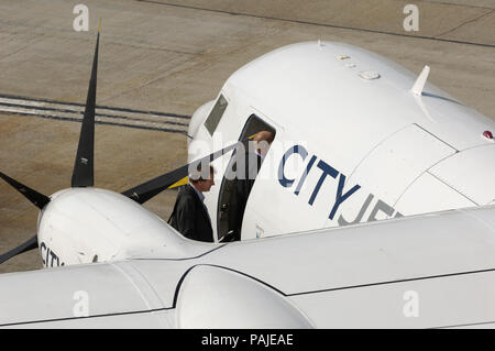 CityJet Fokker F-50 Rollen in London City Stockfoto