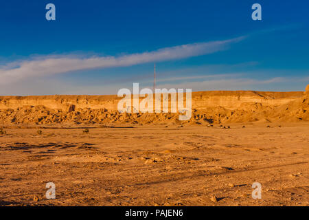 Eine Felswand nördlich von Riad, Saudi-Arabien Stockfoto