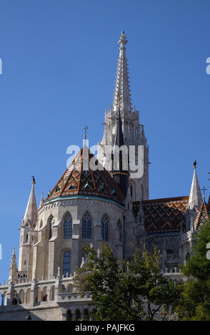 Kirche St. Matthias in der Nähe der Fischerbastei Budapest, Ungarn Stockfoto