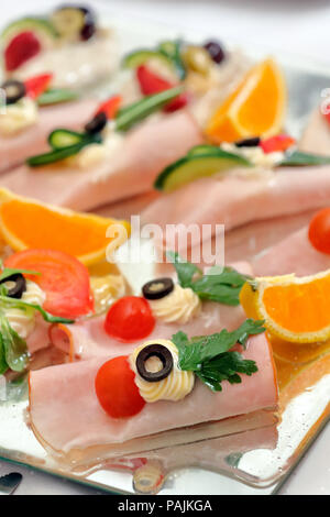 Vorspeise mit Schinken und Obst eingestellt Stockfoto