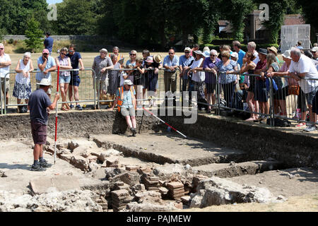 Archäologische Grabung in Priory Park in Chichester, West Sussex, UK. Stockfoto