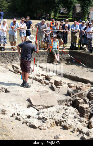 Archäologische Grabung in Priory Park in Chichester, West Sussex, UK. Stockfoto