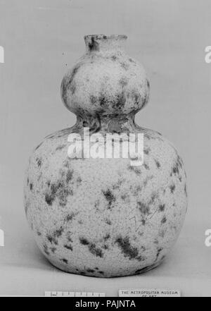 Flasche. Kultur: Japan. Abmessungen: H.5 1/8 in. (13 cm). Datum: 18. bis 19. Jahrhundert. Museum: Metropolitan Museum of Art, New York, USA. Stockfoto