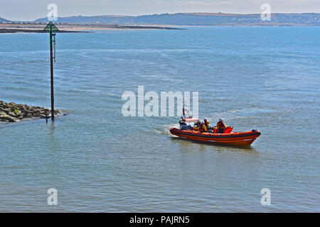 Inshore lifeboat Vorführung in der rnli Spaß Tag bei Porthcawl, South Wales am Sonntag, den 22. Juli 2018 Stockfoto