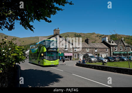 Sightseeing Doppeldeckerbus mit offenem Oberdeck im grünen Dorf Grasmere Cumbria England Großbritannien Großbritannien Großbritannien Großbritannien Großbritannien Großbritannien Großbritannien Großbritannien Großbritannien Großbritannien Großbritannien Großbritannien Großbritannien Großbritannien Großbritannien Großbritannien Großbritannien Großbritannien Großbritannien Großbritannien Großbritannien Großbritannien Großbritannien Großbritannien Stockfoto