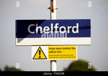 Chelford Gemeinde in Cheshire, England, Bahnhof Schild an der Manchester ti Crewe Linie Stockfoto