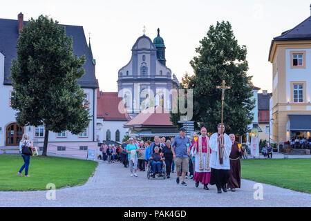 Altötting: Christian Lichterprozession von der Basilika St. Anna Kapellplatzes in Deutschland, Bayern, Bayern, Oberbayern, Oberbayern Stockfoto