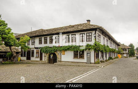 Tryavna, Bulgarien - 26. September 2017: Windows Form a Inn in dieser historischen Stadt Bulgariens Stockfoto