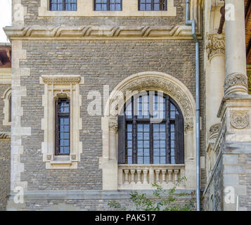 Cantacuzino Palastfassade mit schönen Stuckdecken und stonde Details bauen in einem neo-rumänischen architektonischen Stil Stockfoto
