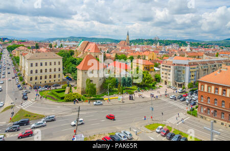 CLUJ-NAPOCA, Rumänien - 2 Juni 2014: eine Ansicht von Klausenburg in Siebenbürgen Region Rumäniens mit Blick auf die Altstadt mit Bastionul Croitorilor Stockfoto