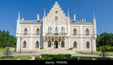 Ruginoasa neogotische Palast Fassade in der moldauischen Region Rumänien Stockfoto