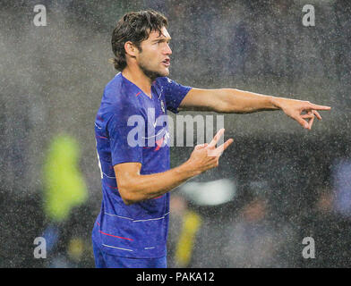 Optus Stadion, Perth, Australien. 23. Juli 2018. Vor Jahreszeit Fußball freundlich, Perth Glory gegen Chelsea; Marcos Alonso von Chelsea gibt Richtungen während des Spiels Credit: Aktion plus Sport/Alamy leben Nachrichten Stockfoto