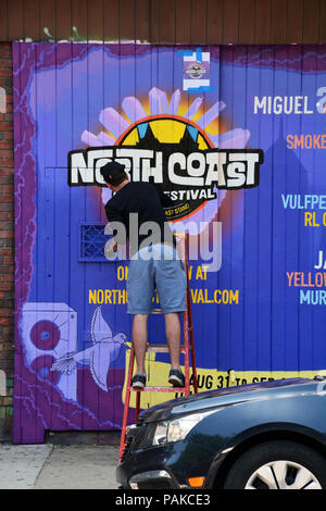 Chicago, Illinois/USA, 23. Juli 2018: eine Werbung für die Nordküste Music Festival, von dem Dutzend Chicago Sommer Musik Veranstaltungen, ist auf der Seite eines Gebäudes im Logan Square Nachbarschaft gemalt. Credit: D Gast Smith/Alamy leben Nachrichten Stockfoto