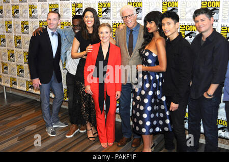 Marc Evan Jackson, William Jackson Harper, D'Arcy Carden, Kristen Bell, Ted Danson, Jameela Jamil, Manny Jacinto und Michael Holzmüller am Fotoshooting für die NBC TV-Serie "Der gute Ort" auf der San Diego Comic-Con International 2018 im Hilton Bayfront Hotel. San Diego, 21.07.2018 | Verwendung weltweit Stockfoto