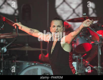 Berlin, Deutschland. 23. Juli 2018. Dave Gahan, Sänger der Band Depeche Mode, führt auf dem letzten Konzert der Band 'Global Spirit' World Tour auf der "Waldbühne". Credit: Soeren Stache/dpa/Alamy leben Nachrichten Stockfoto