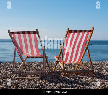 Beer, Devon, Großbritannien. 24. Juli 2018. UK Wetter: Backen mit warmen Sonnenschein und blauer Himmel im Bier. Der Strand ist ruhig im malerischen Devon Fischerdorf Bier als die Sommerhitze in Großbritannien intensiviert. Credit: Celia McMahon/Alamy leben Nachrichten Stockfoto