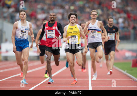 Nach rechts PROBEST Marius (Platz 2/TV Wattenscheid 01), Homiyu TESFAYE, Platz 3, LG Eintracht Frankfurt links, Sieger Timo BENITZ (1./LG farbtex Nördlichen Schwarzwald), Finish, beenden, Sprint, Finish, Action, Kampf, Final 1500m der Männer am 22.07.2018. Deutsche Leichtathletik Meisterschaften 2018, vom 20.07. - 22.07.2018 in Nürnberg/Deutschland. | Verwendung weltweit Stockfoto