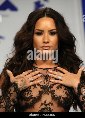 *** Foto *** Demi Lovato gehetzt zum Krankenhaus von angeblicher Heroinüberdosis INGLEWOOD, CA - 27. August: Demi Lovato, 2017 MTV Video Music Awards auf dem Forum in Kalifornien am 27. August 2017. Quelle: FS/MediaPunch Stockfoto