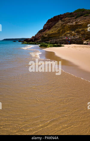 Die Angeln und Urlaub Dorf Salema, Algarve, Portugal Stockfoto
