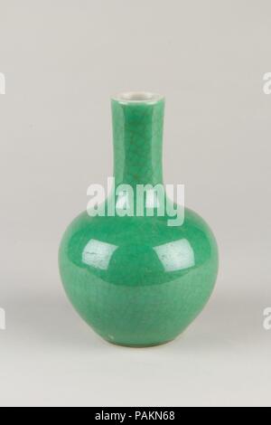 Vase. Kultur: China. Abmessungen: H.6 1/2 in. (16,5 cm). Museum: Metropolitan Museum of Art, New York, USA. Stockfoto