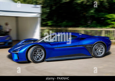 2018 NIO EP9 Supercar im Fahrerlager am Goodwood Festival 2018 von Geschwindigkeit, Sussex, UK. Stockfoto