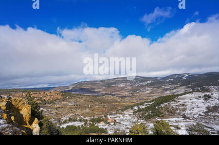 Virgen de la Vega Snow Village Blick von San Rafael Peak in Teruel in Spanien Stockfoto