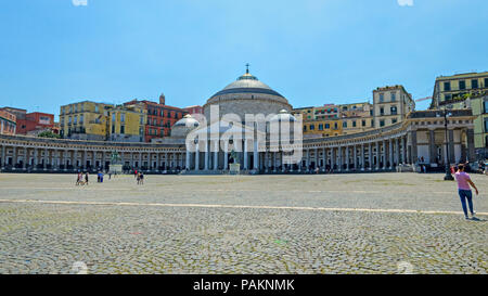 Kirche von San Francisco de Paula in Piazza del Plebiscito (Neapel, Italien). 29. 06. 2018 Italien Stockfoto