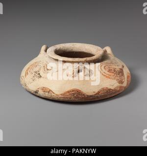 Terrakotta Hocke alabastron (jar). Kultur: Mycenaean. Abmessungen: 2 3/4 in. (7 cm) Andere: 7 3/4 in. (19,7 cm). Datum: Ca. 13. Jahrhundert v. Chr.. Hocke jar mit abgeflachten Körper und drei Griffe. Museum: Metropolitan Museum of Art, New York, USA. Stockfoto