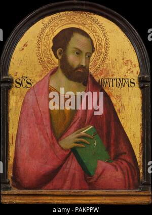 St. Matthias. Artist: Workshop von Simone Martini (Italienisch, Siena, von 1315 aktiv - starb 1344 Avignon). Maße: Gesamt, mit gewölbter Deckel und Rahmen, 11 5/8 x 8 5/8 in. (29,5 x 21,9 cm); Oberfläche lackiert 10 1/4 x 7 3/4 in. (26 x 19,7 cm). Datum: Ca. 1317-19. Sechs anderen Platten aus der Serie bekannt sind. Alle wurden von dem deutschen Maler und Sammler Johann Anton Ramboux im neunzehnten Jahrhundert besessen, und bildeten sie entweder die Predella oder eine Reihe von Zahlenangaben über die wichtigsten Gremien der ein Altarbild. Die Heiligen waren ursprünglich gemalt auf einem Panels sind original, aber wurden lackiert eine Verursachen Kavitationskeime Stockfoto