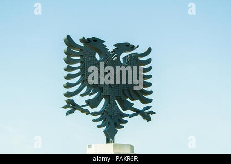 Wappen von Albanien in Tirana Stockfoto