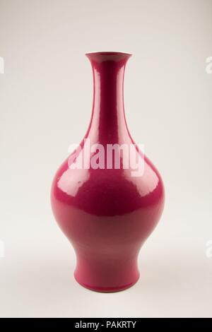 Vase. Kultur: China. Abmessungen: H 11. (27,9 cm). Museum: Metropolitan Museum of Art, New York, USA. Stockfoto