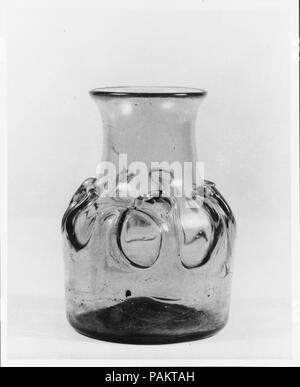 Vase. Kultur: American. Abmessungen: H. 4 1/2 in. (11,4 cm). Datum: 1830-50. Museum: Metropolitan Museum of Art, New York, USA. Stockfoto