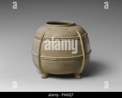 Four-Legged jar. Kultur: Japan. Abmessungen: H.7 5/16 in. (18,6 cm); Durchm. 8 3/4 in. (22,2 cm). Datum: 9. Museum: Metropolitan Museum of Art, New York, USA. Stockfoto