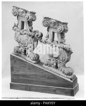 Paar Baluster. Kultur: Französisch, Paris. Abmessungen: Insgesamt (jeweils bestätigt): 26 1/2 x 24 1/2 x 8 1/2 in. (67,3 × 62,2 × 21,6 cm). Schöpfer: Louis Le Vau (Französisch, 1612-1670). Datum: 1664-72. Museum: Metropolitan Museum of Art, New York, USA. Stockfoto