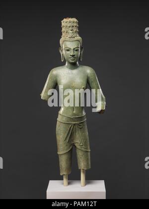 Ständigen Four-Armed Avalokiteshvara, Bodhisattva des Unendlichen Mitgefühls. Kultur: Thailand oder Kambodscha. Abmessungen: H 30 cm. (77,5 cm). Datum: 8.-Anfang 9. Museum: Metropolitan Museum of Art, New York, USA. Stockfoto