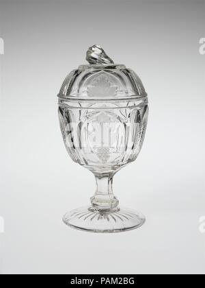 Überdachte Sugar Bowl. Kultur: American. Abmessungen: H.8 11/16 in. (22,1 cm). Schöpfer: Boston & Sandwich Glass Company (American, 1825-1888, Sandwich, Massachusetts). Datum: 1830-70. Museum: Metropolitan Museum of Art, New York, USA. Stockfoto