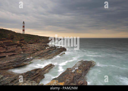 Tarbat Ness Lighthouse als Sonnenuntergang Stockfoto