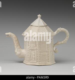 Teekanne. Kultur: British, Staffordshire. Abmessungen: Höhe: 5 cm. (14,3 cm). Datum: Ca. 1745. Museum: Metropolitan Museum of Art, New York, USA. Stockfoto