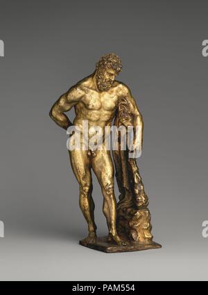 Herkules Farnese. Artist: Pietro da Barga (Italienisch, Florenz, aktive 1574-88). Kultur: Italienisch in Florenz. Abmessungen: Insgesamt (bestätigt): 9 x 4 1/4 x 3 1/4 in. (22,9 × 10,8 × 8,3 cm). Datum: Ca. 1576. Nach dem berühmten alten Marmor Koloss jetzt im Museo Archeologico in Neapel kopiert, diese statuette ist vergoldet nur auf der Vorderseite, was darauf hindeutet, dass es beabsichtigt war, für eine Nische, wo der Rücken nicht gesehen werden würde. Museum: Metropolitan Museum of Art, New York, USA. Stockfoto